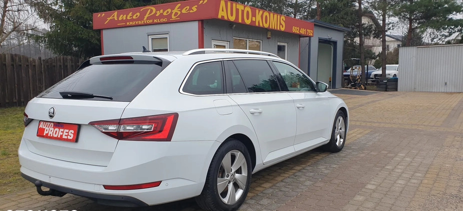 Skoda Superb cena 49500 przebieg: 189000, rok produkcji 2017 z Zwoleń małe 46